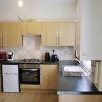 Swinb Apartment, With King Size Bed, Free Wifi And Free Parking