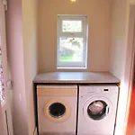 Swinb Apartment, With King Size Bed, Free Wifi And Free Parking