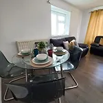 Derby City Apartment With Free Parking