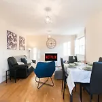 Derby Parliament Spacious 2Bedroom Apartment With Parking