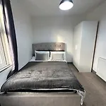 Modern 2 Bed Flat In Derby City