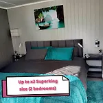 A Lovely 2-Bedrooms Guest House In Derby City - Recently Extended-Up To 4 People - Peaceful, With Private Entrance, Free Parking, Air-Con And Super Fast Wi-Fi