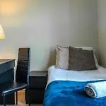 Huge Five Bedroom House In Derby City Centre By Eason Stays, Ideal For Contractors Digs, Rolls Royce Workers, And Family Getaways, With Free Parking!