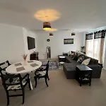 Tardis Townhouse - Spacious And Comfortable
