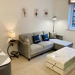 2 Bedroom Luxury Apartment! City Center With Free Parking!