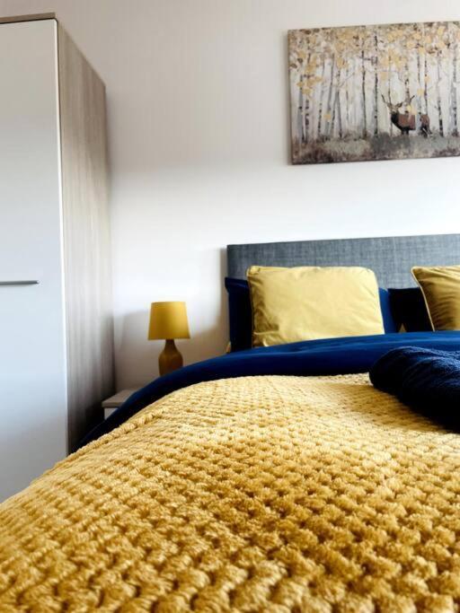 Apartment #513 2 Bedroom Sleeps 6 *