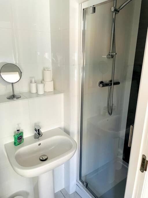 #513 2 Bedroom Sleeps 6 Apartment Derby