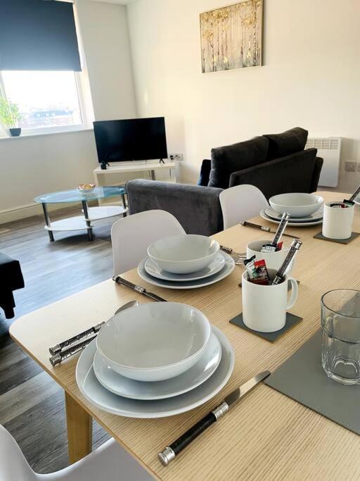 #513 2 Bedroom Sleeps 6 Apartment Derby