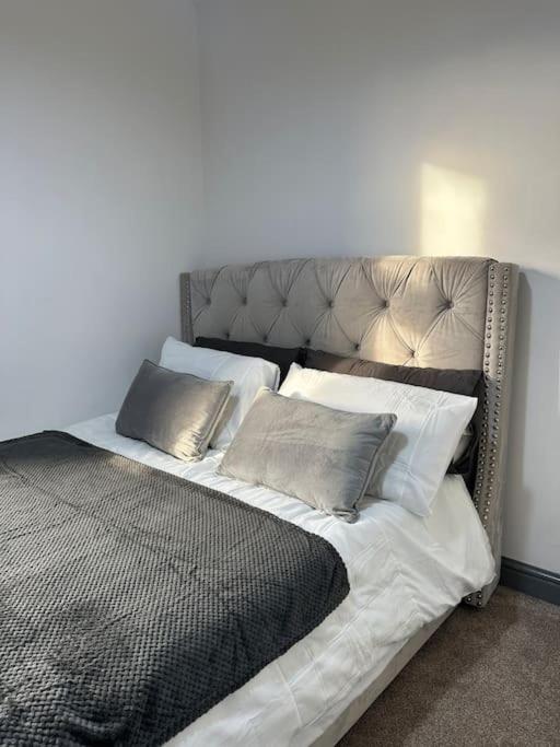 Modern 2 Bed Flat In City Apartment Derby
