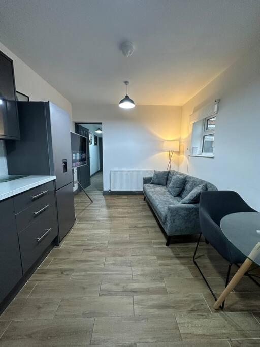 Modern 2 Bed Flat In City Derby