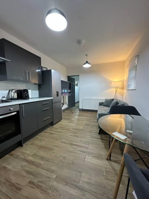 Modern 2 Bed Flat In City Derby