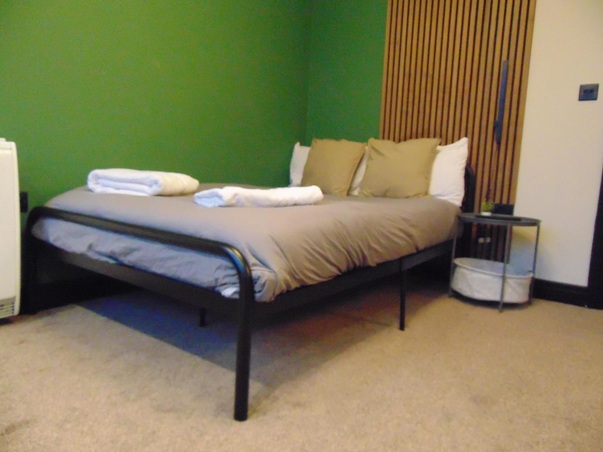 Close To Royal Hospital With Free Parking On-site Derby