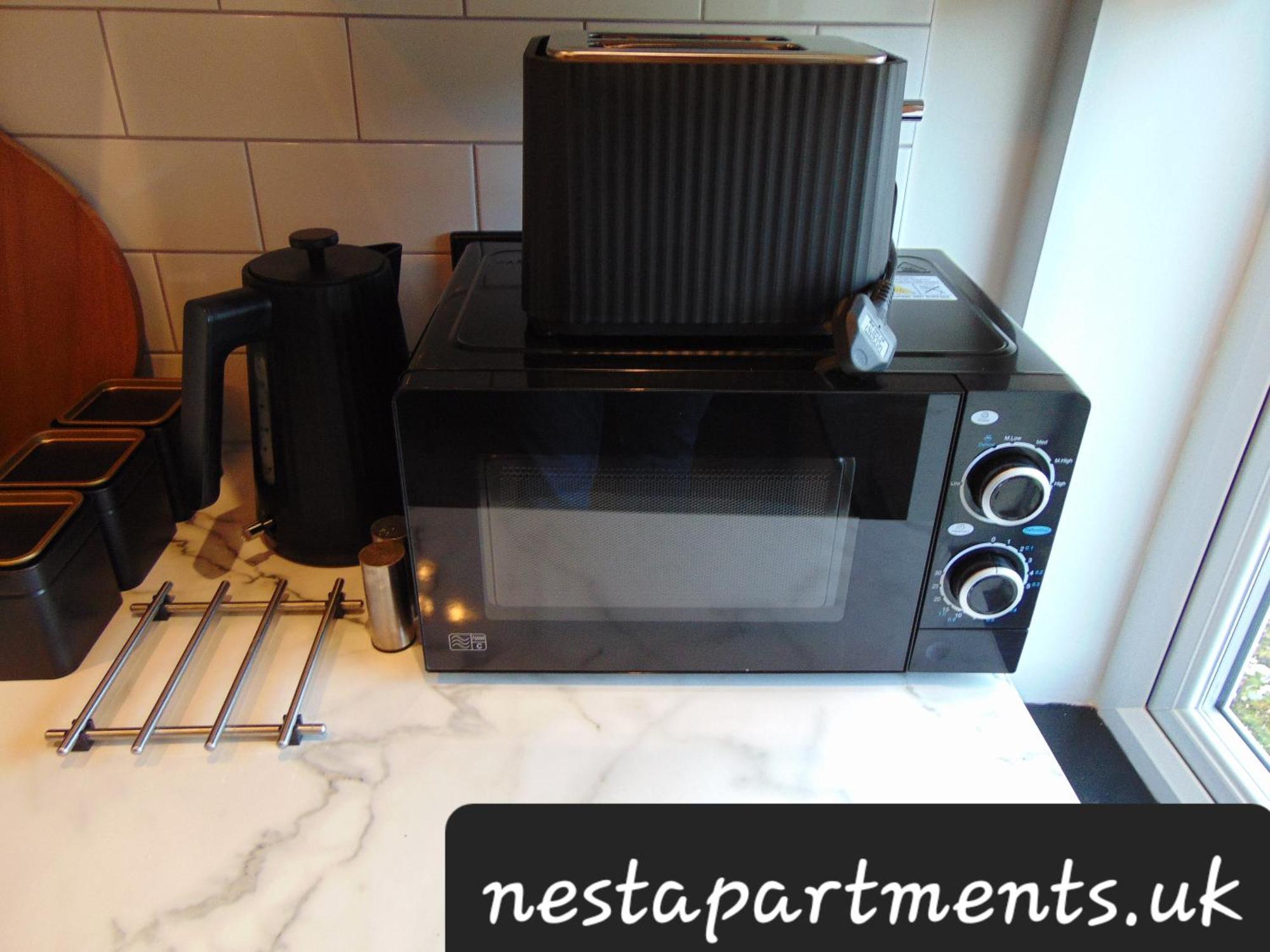 Close To Royal Hospital With Free Parking On-site Apartment