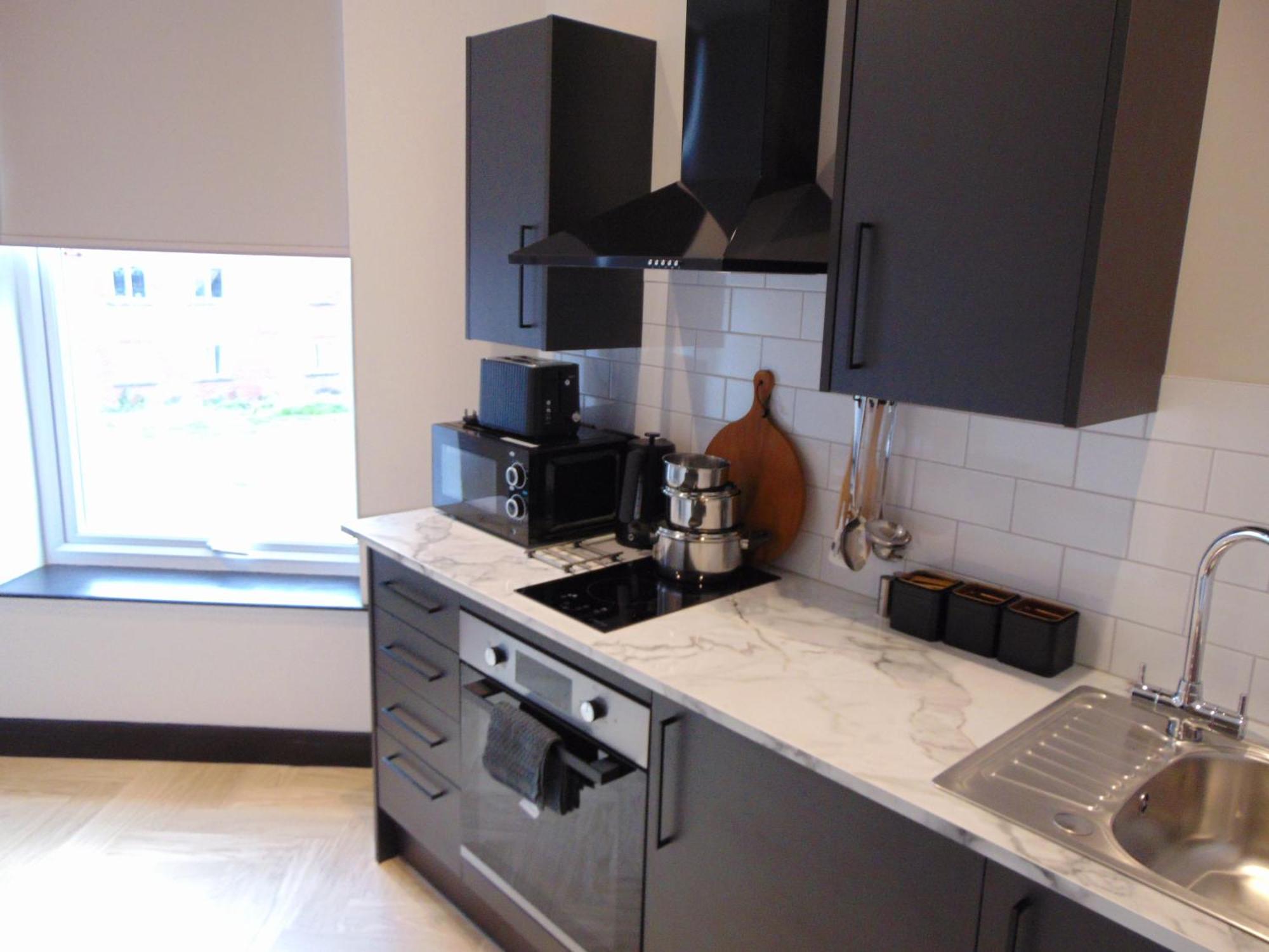 Close To Royal Hospital With Free Parking On-site