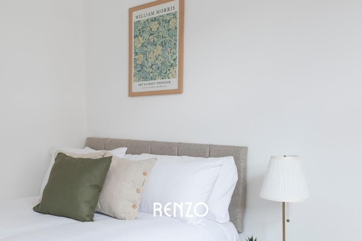 Cosy And Inviting 3-bed In By Renzo, Sleeps 6, Perfect For Contractors! *