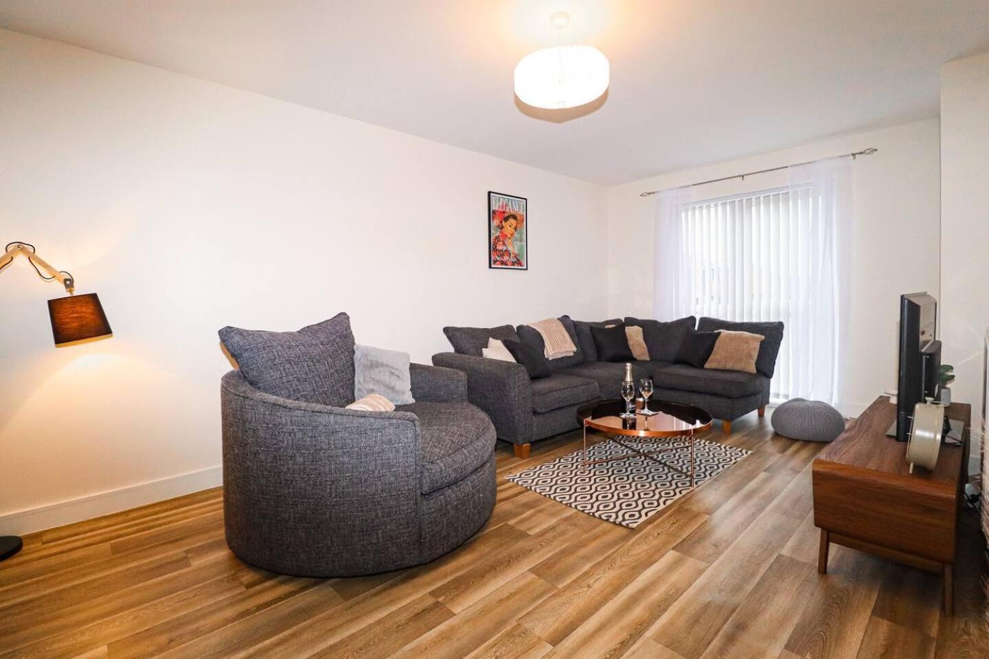 Huge House Private Parking * Derby