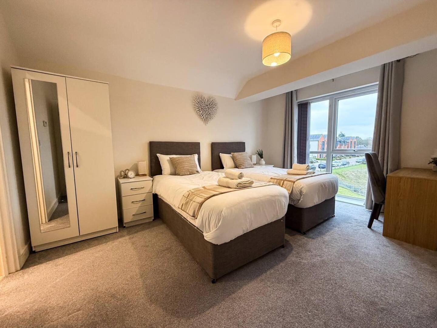 Huge House Private Parking * Derby