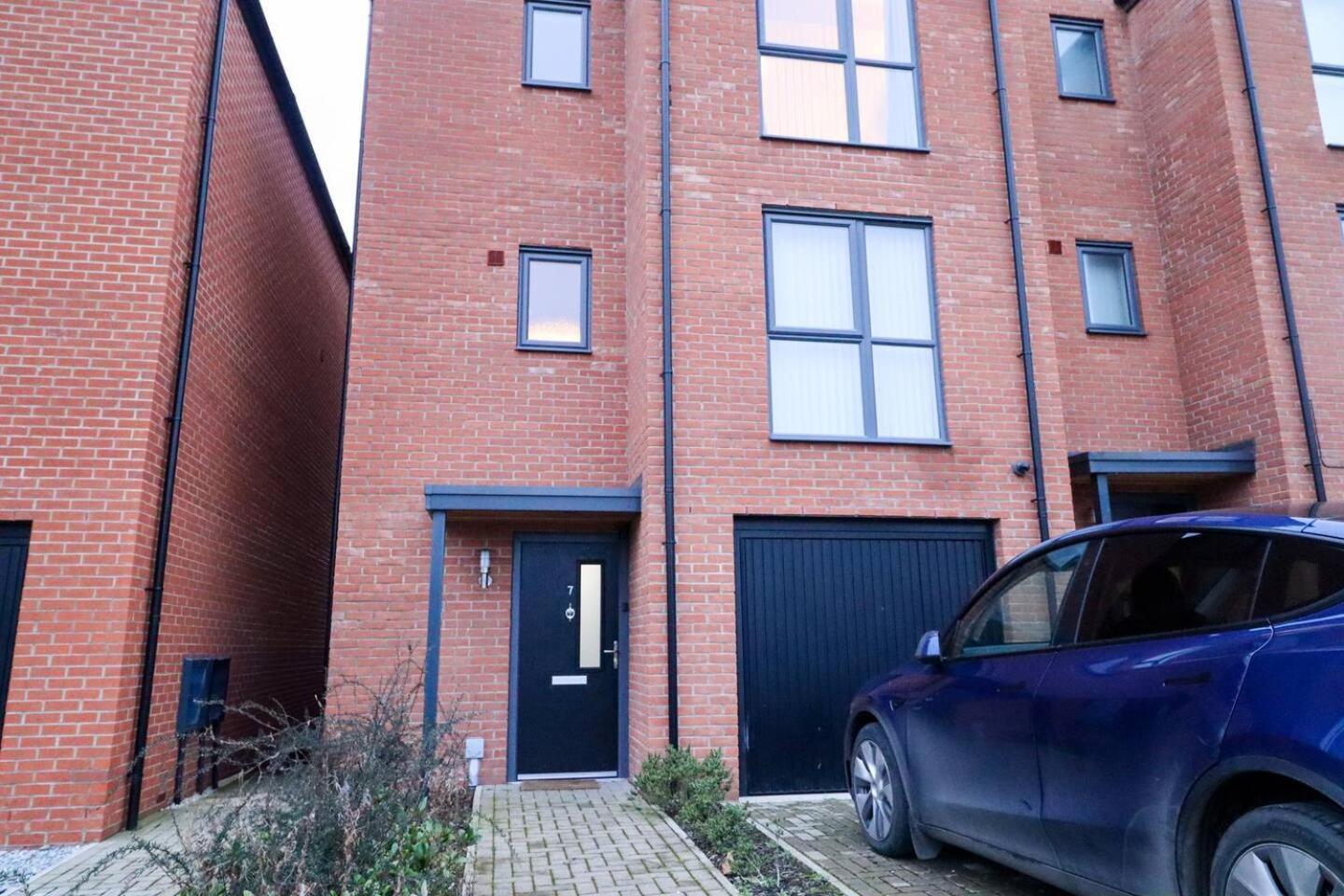 Huge House Private Parking * Derby