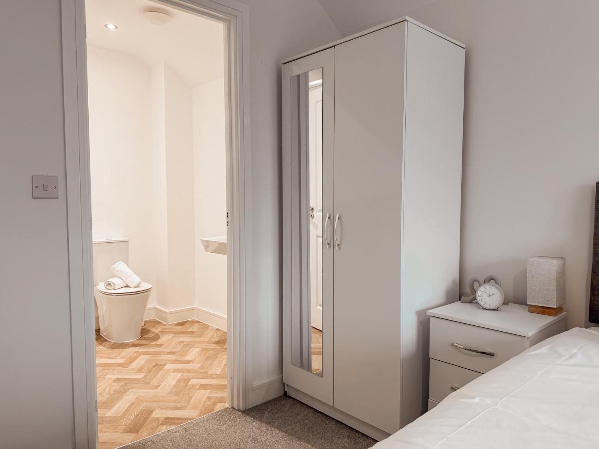 Huge House Private Parking Holiday home *
