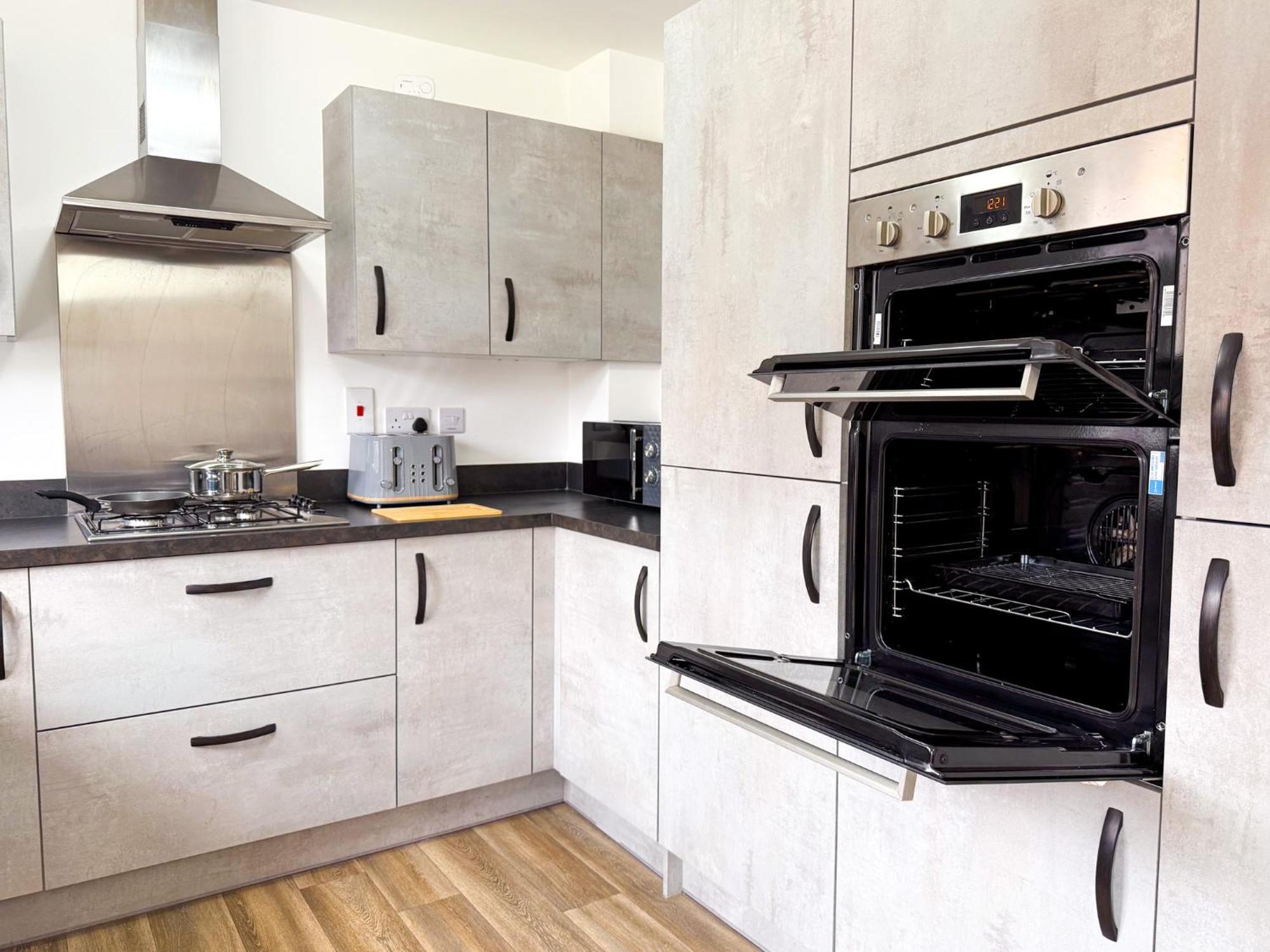Huge House Private Parking Holiday home
