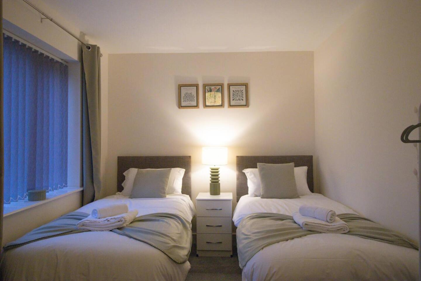 Huge House Private Parking * Derby