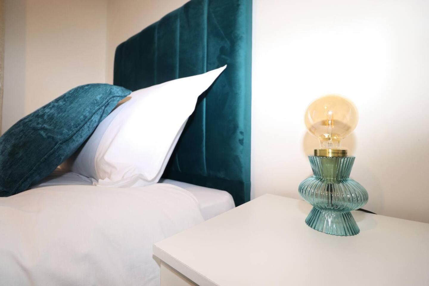 Huge House Private Parking Holiday home *