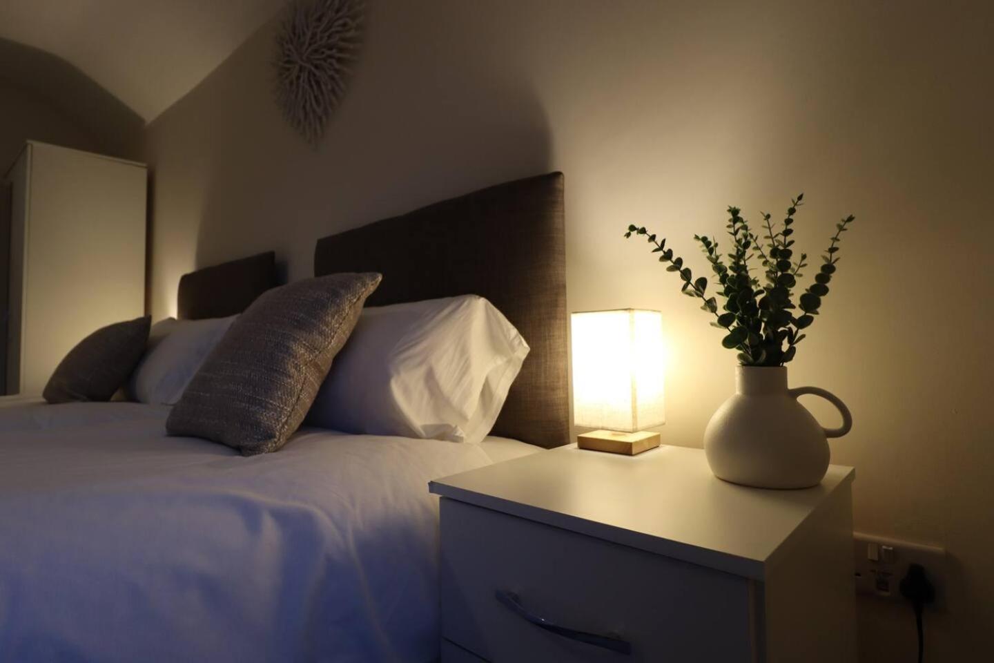 Huge House Private Parking Holiday home Derby