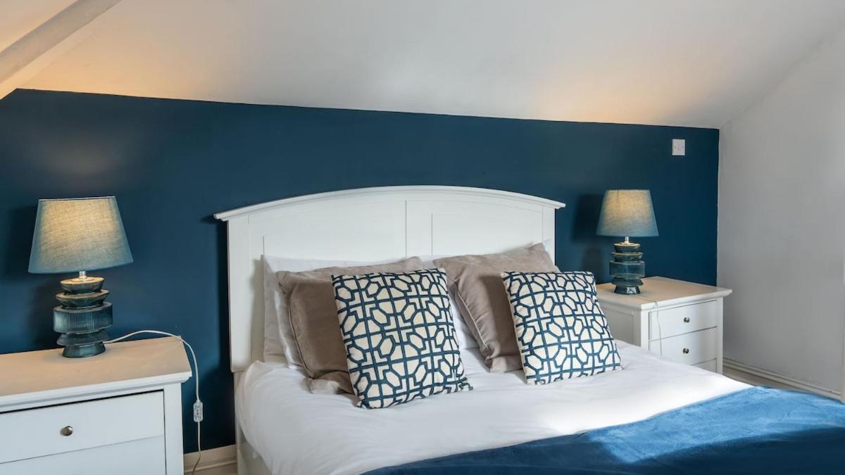 Huge Five Bedroom House In Centre By Eason Stays, Ideal For Contractors Digs, Rolls Royce Workers, And Family Getaways, With Free Parking! Holiday home