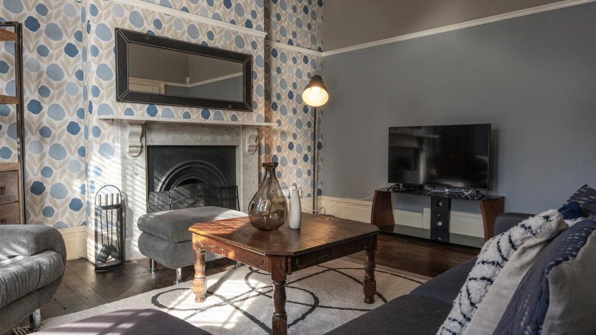Holiday home Huge Five Bedroom House In Centre By Eason Stays, Ideal For Contractors Digs, Rolls Royce Workers, And Family Getaways, With Free Parking! *