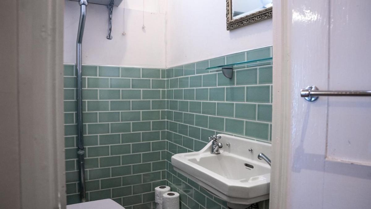Huge Five Bedroom House In Centre By Eason Stays, Ideal For Contractors Digs, Rolls Royce Workers, And Family Getaways, With Free Parking! Holiday home