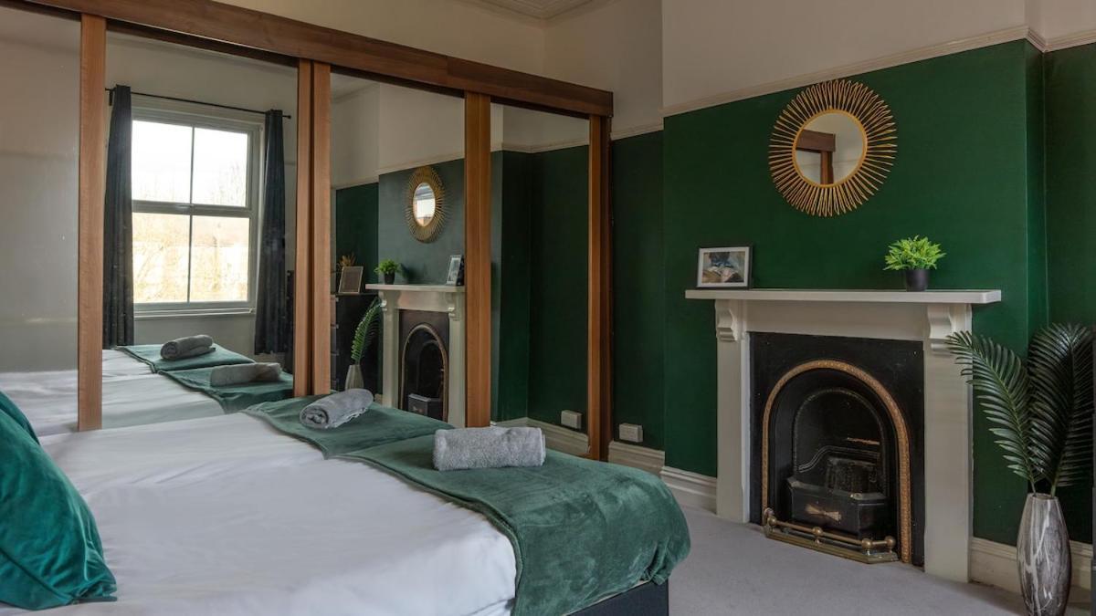 Huge Five Bedroom House In Centre By Eason Stays, Ideal For Contractors Digs, Rolls Royce Workers, And Family Getaways, With Free Parking! * Derby