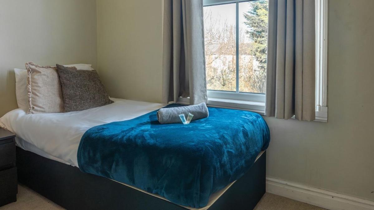Huge Five Bedroom House In Centre By Eason Stays, Ideal For Contractors Digs, Rolls Royce Workers, And Family Getaways, With Free Parking! * Derby