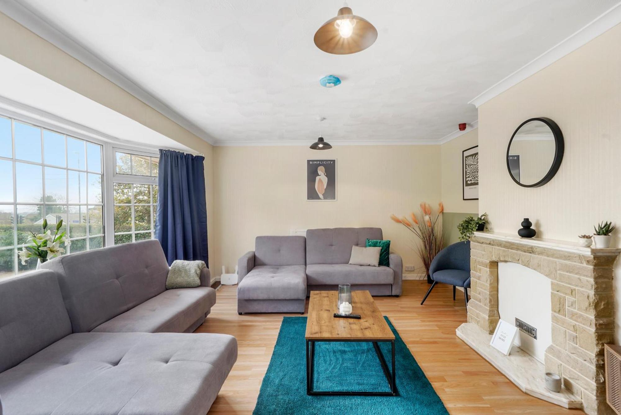 Stylish Derbyshire Abode - Games - Sleeps 12 Holiday home Derby