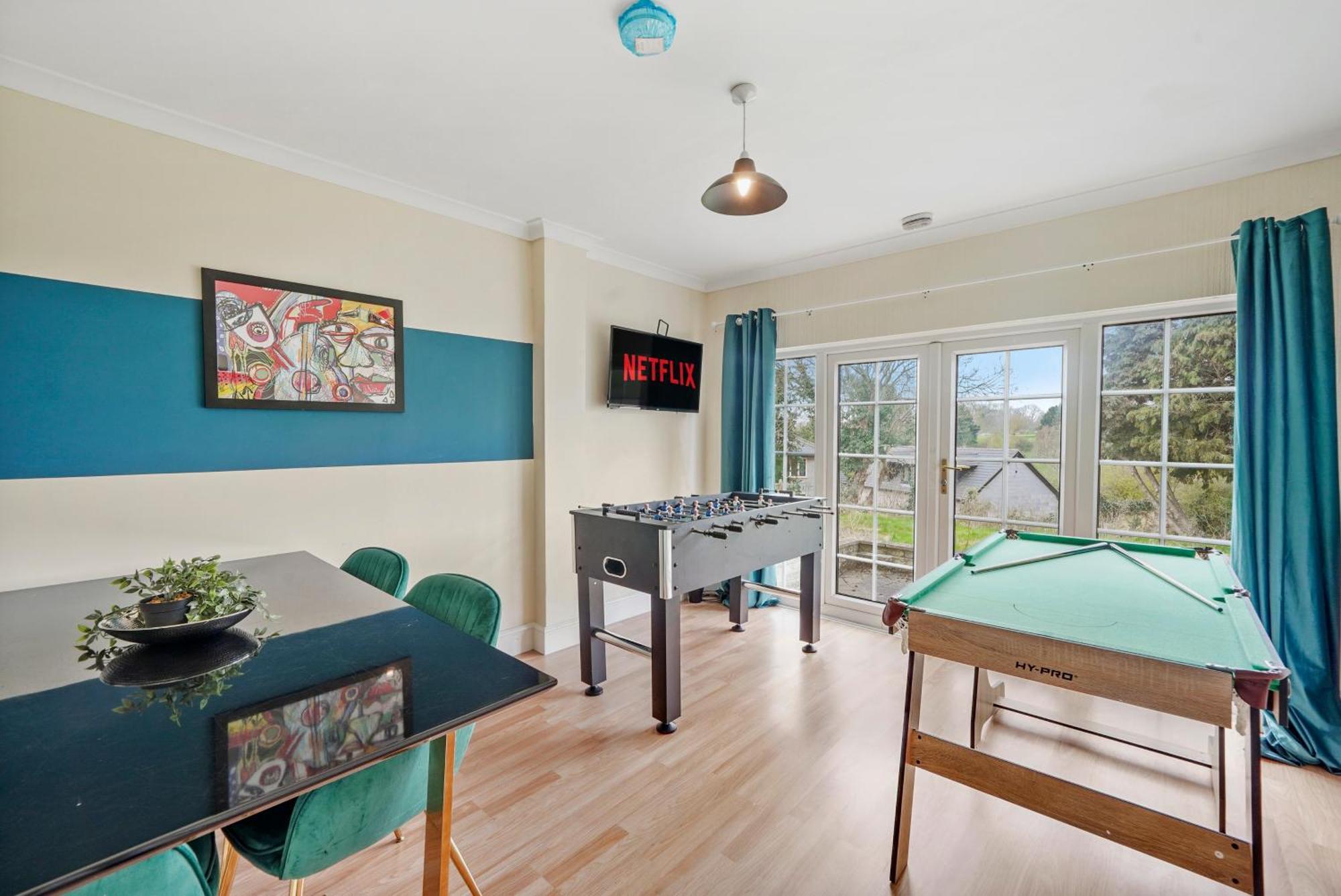 Stylish Derbyshire Abode - Games - Sleeps 12 Holiday home Derby