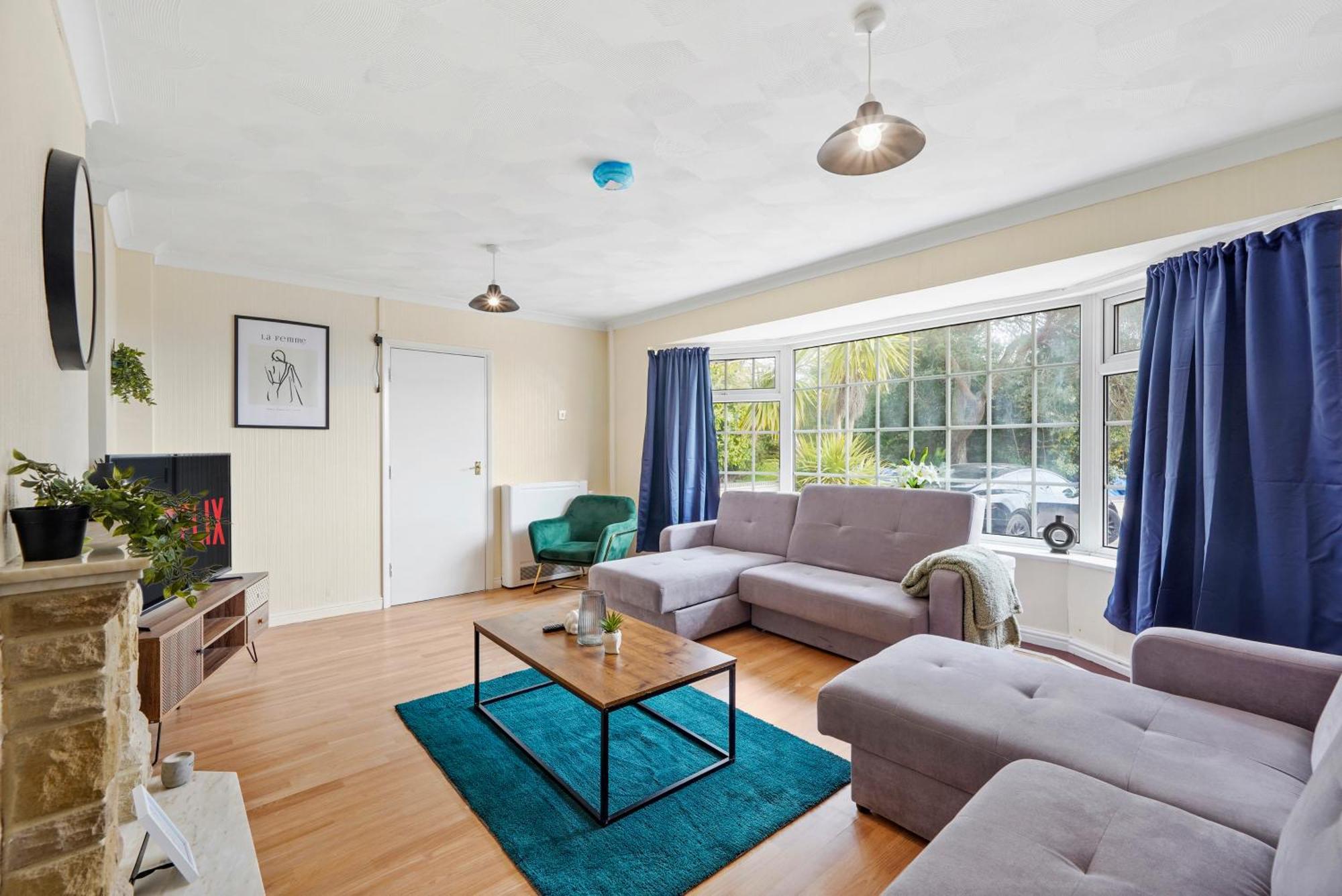 Stylish Derbyshire Abode - Games - Sleeps 12