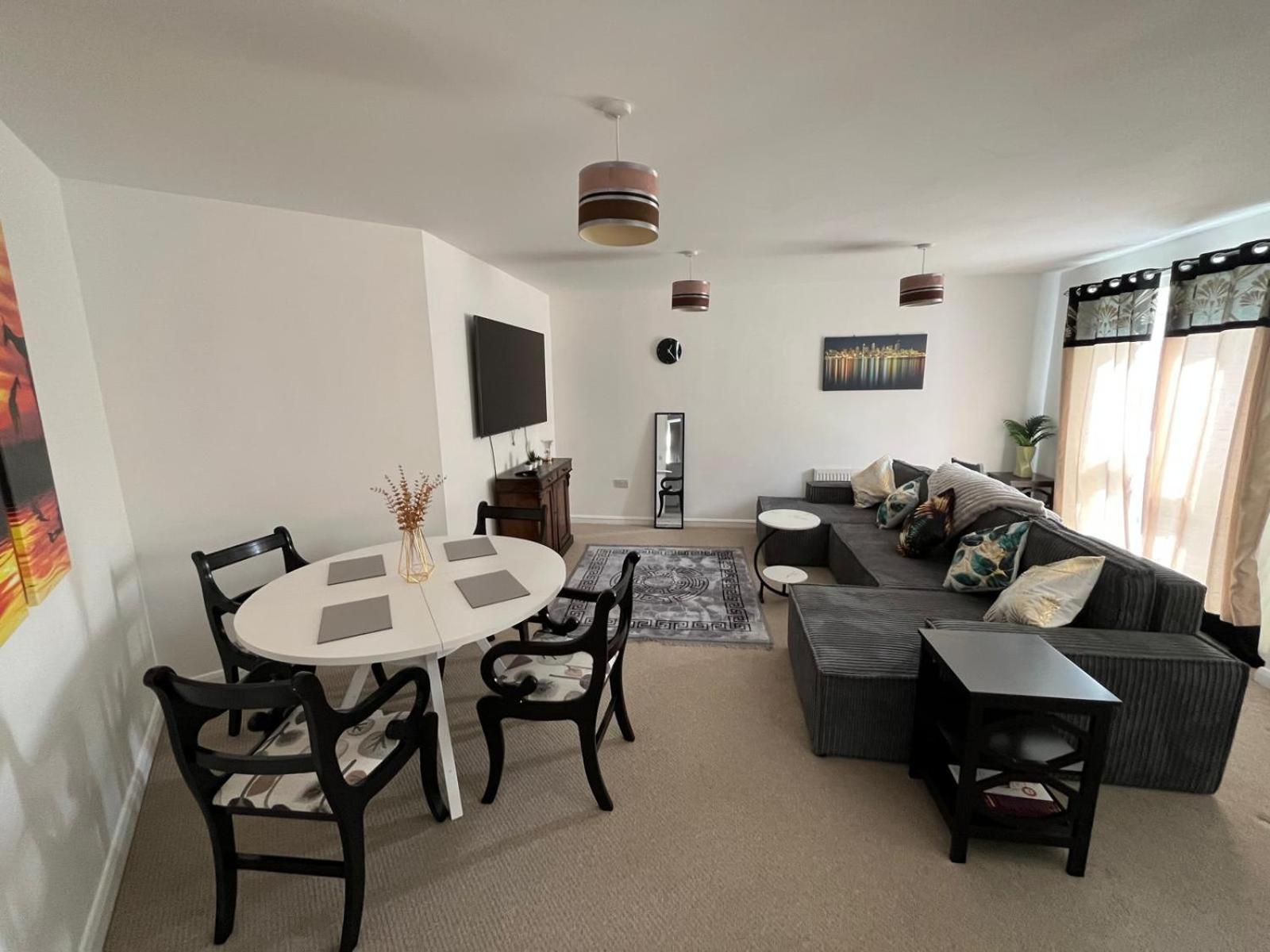 Tardis Townhouse - Spacious And Comfortable Apartment *