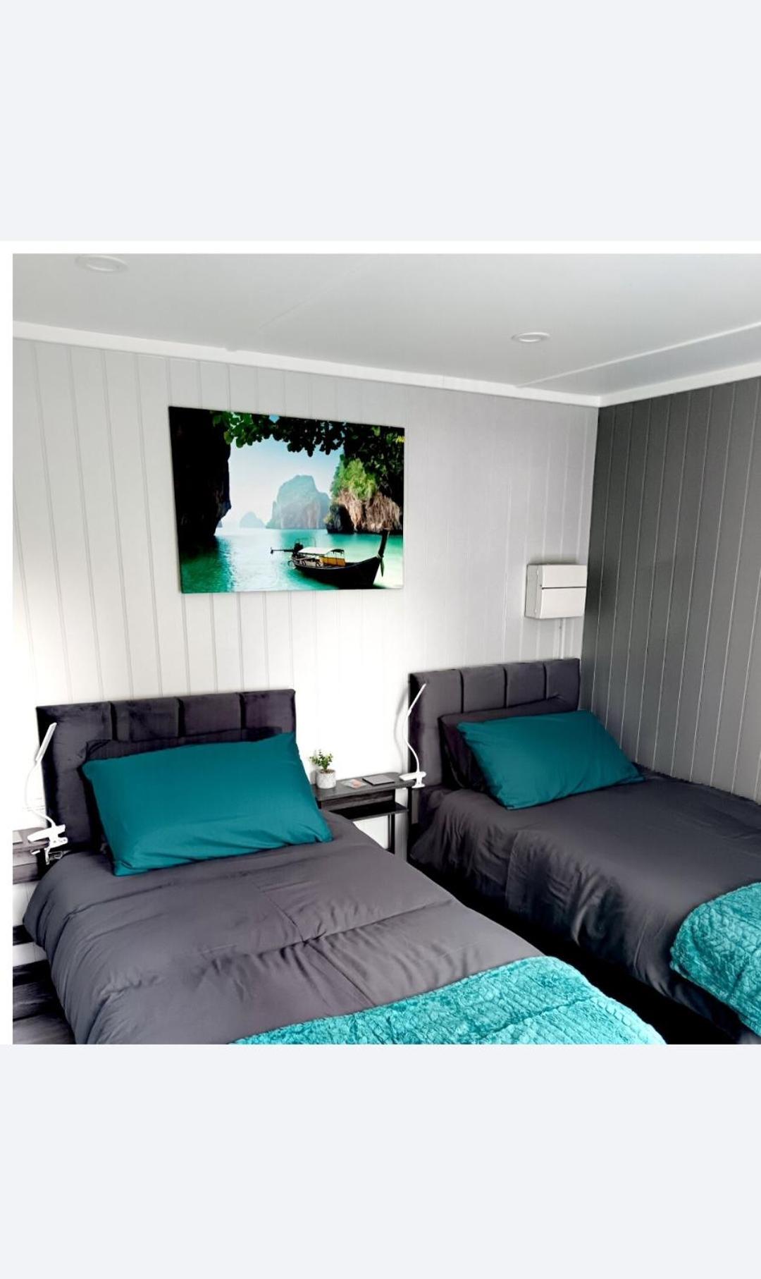 Guest house A Lovely 2-Bedrooms Guest House In Derby City - Recently Extended-Up To 4 People - Peaceful, With Private Entrance, Free Parking, Air-Con And Super Fast Wi-Fi Derby