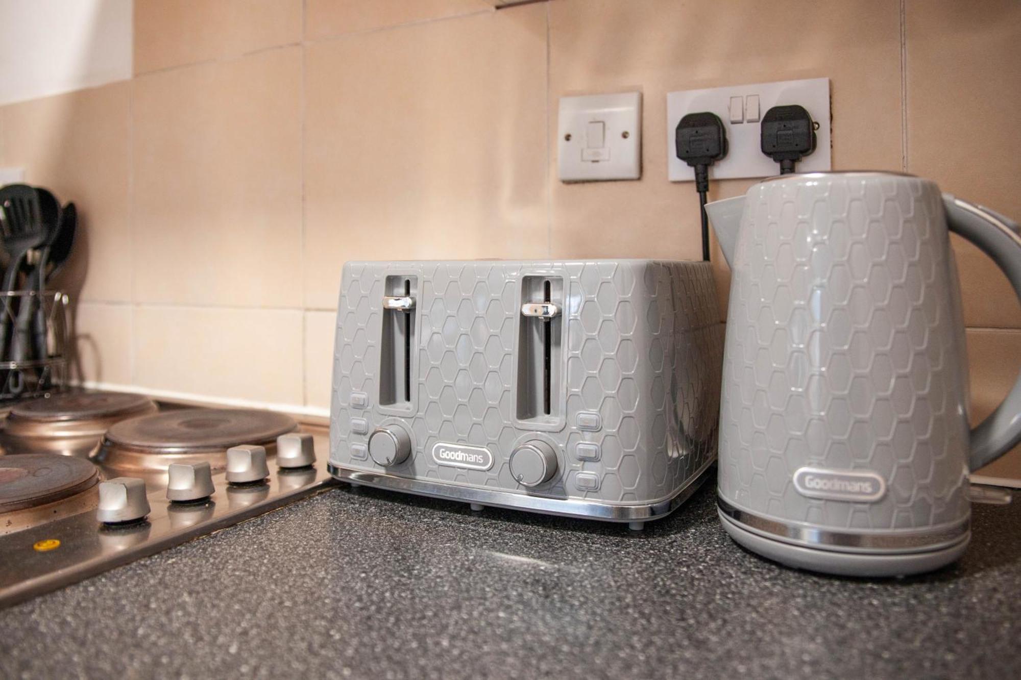 Spacious One Bedroom Apartment In Central Derby By Eason Stays Ideal For Weekend Getaways & Business Travellers *