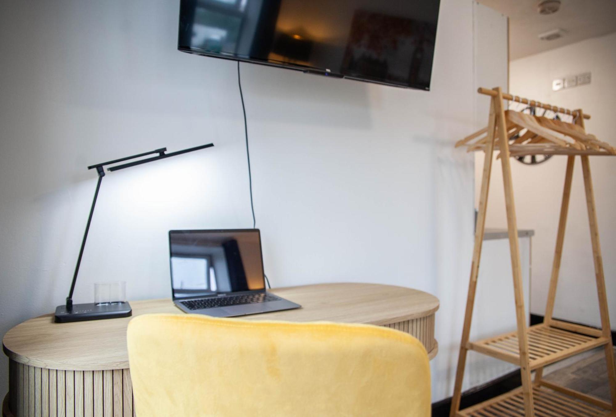 Spacious One Bedroom Apartment In Central Derby By Eason Stays Ideal For Weekend Getaways & Business Travellers Derby