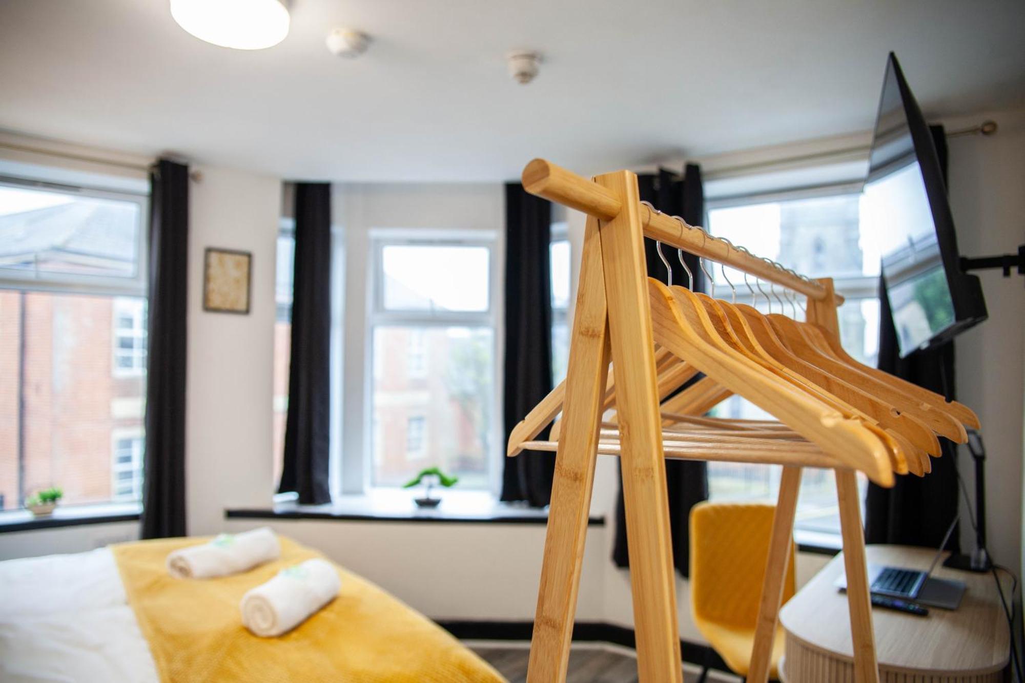 Spacious One Bedroom Apartment In Central Derby By Eason Stays Ideal For Weekend Getaways & Business Travellers Apartment Derby