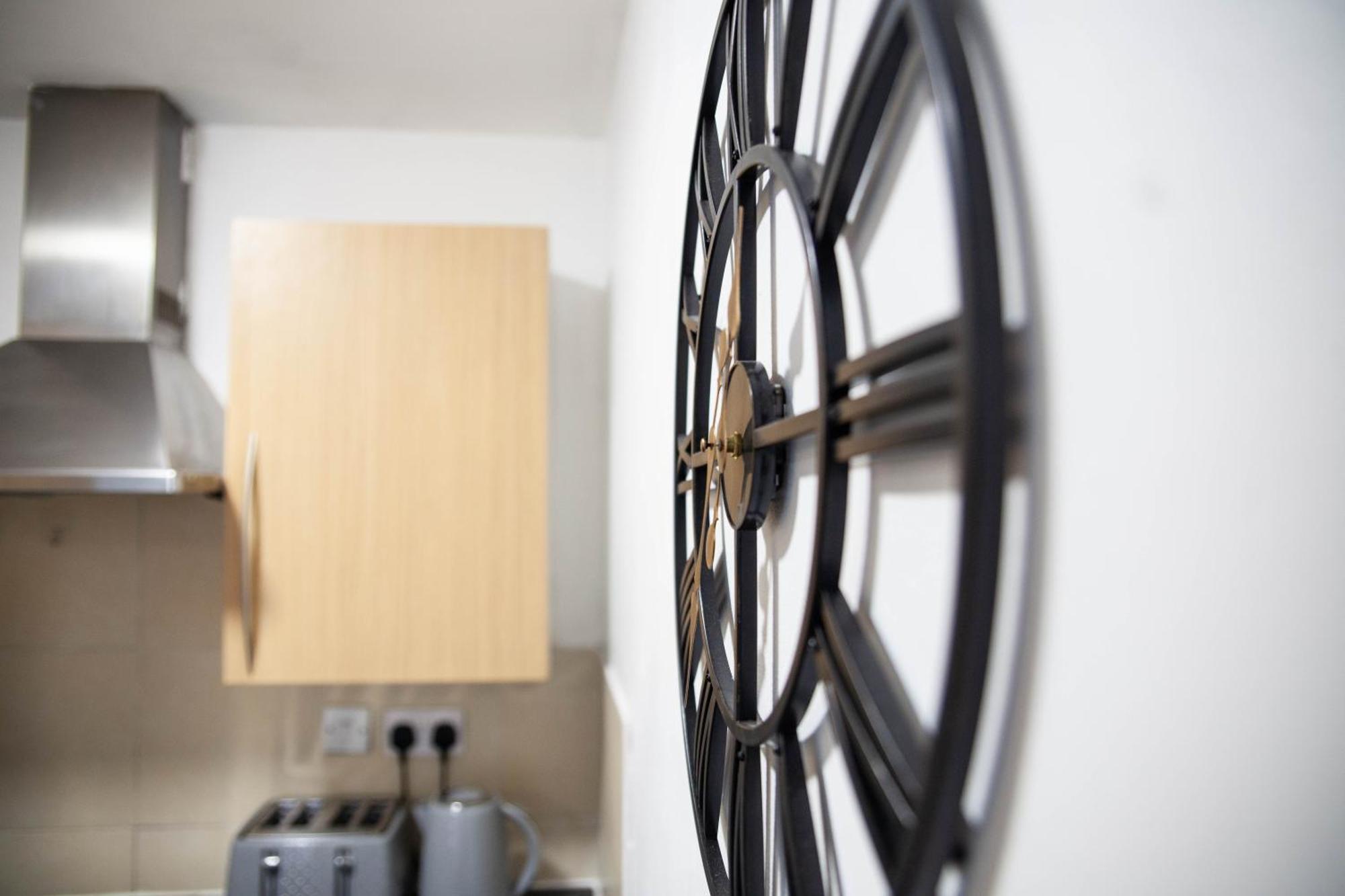 Spacious One Bedroom Apartment In Central Derby By Eason Stays Ideal For Weekend Getaways & Business Travellers