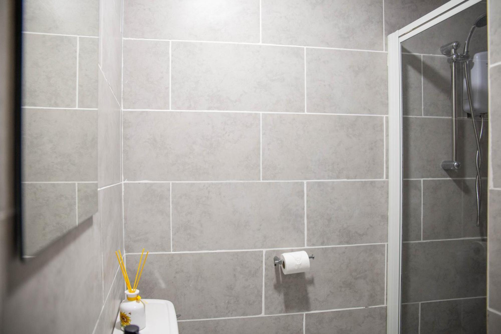 Spacious One Bedroom Apartment In Central Derby By Eason Stays Ideal For Weekend Getaways & Business Travellers Derby