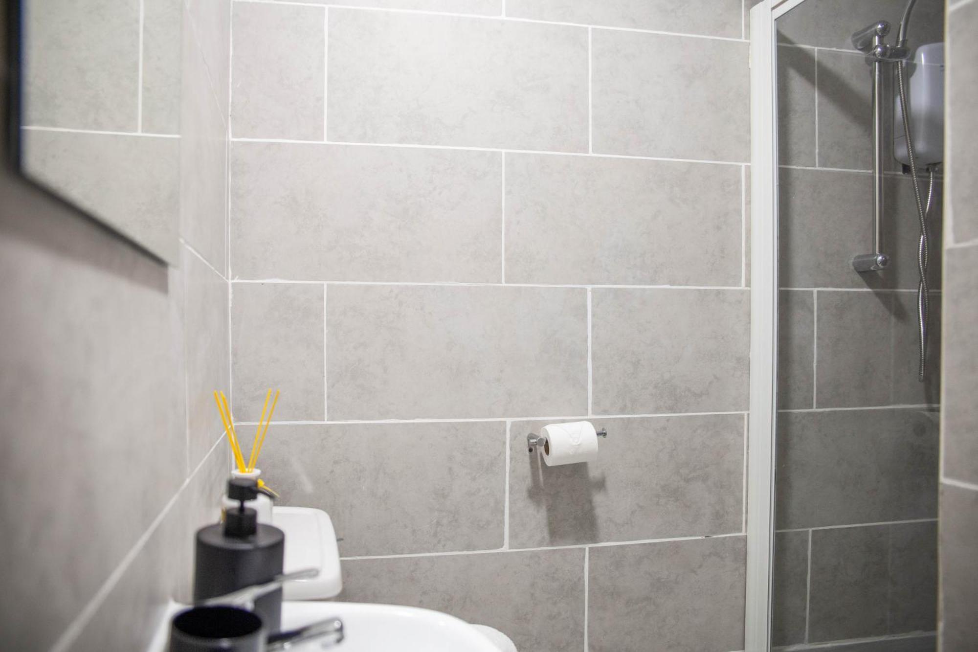 Spacious One Bedroom Apartment In Central Derby By Eason Stays Ideal For Weekend Getaways & Business Travellers Derby