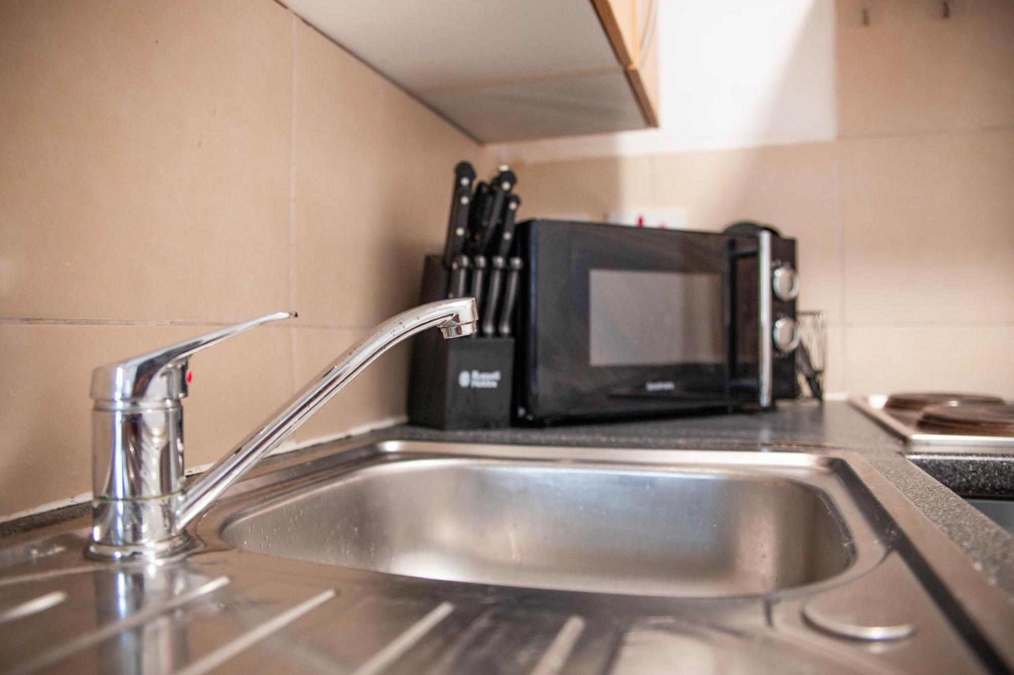 Spacious One Bedroom Apartment In Central Derby By Eason Stays Ideal For Weekend Getaways & Business Travellers Apartment *