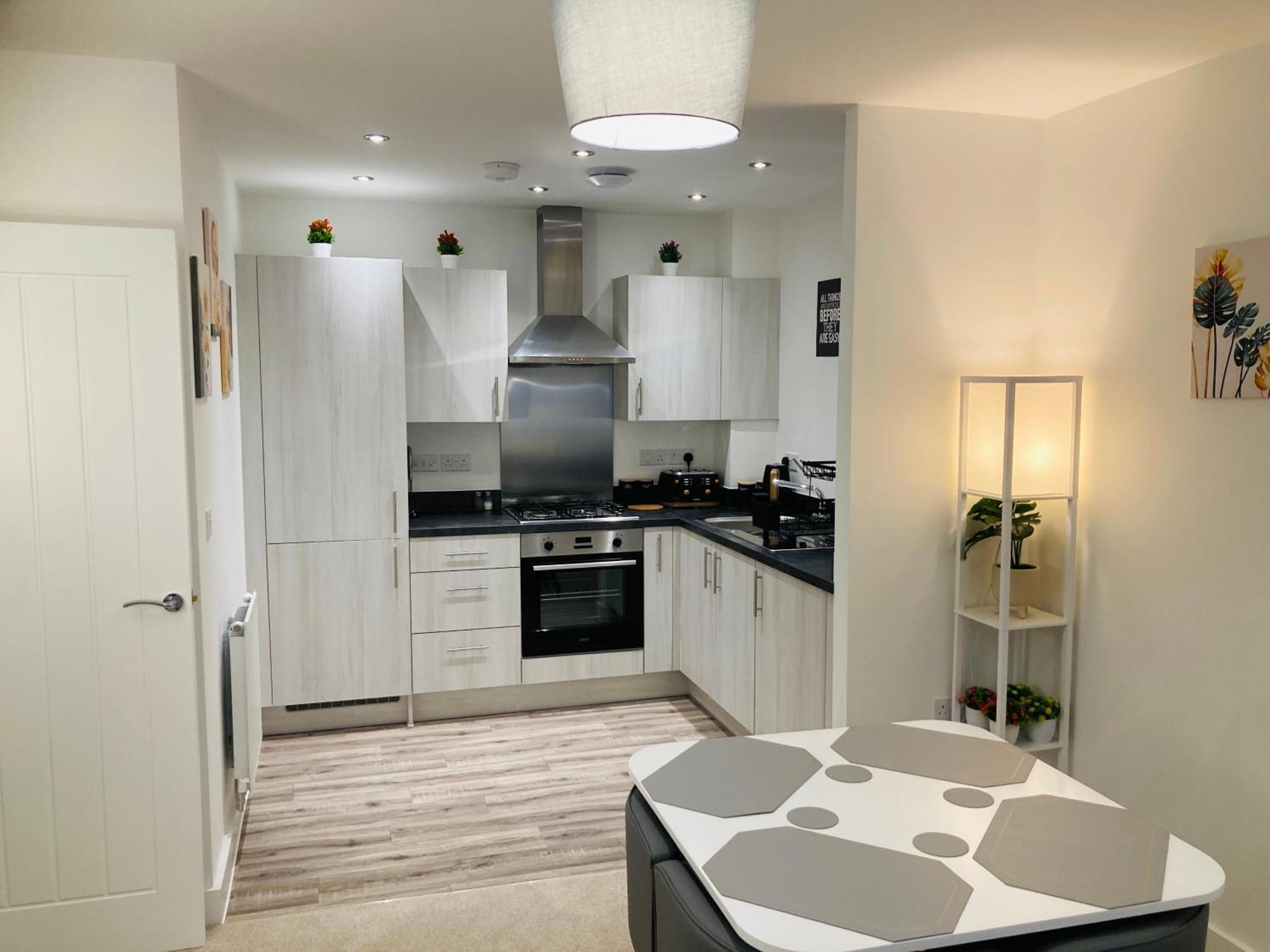 2 Bedroom Luxury Apartment! Center With Free Parking! Apartment Derby