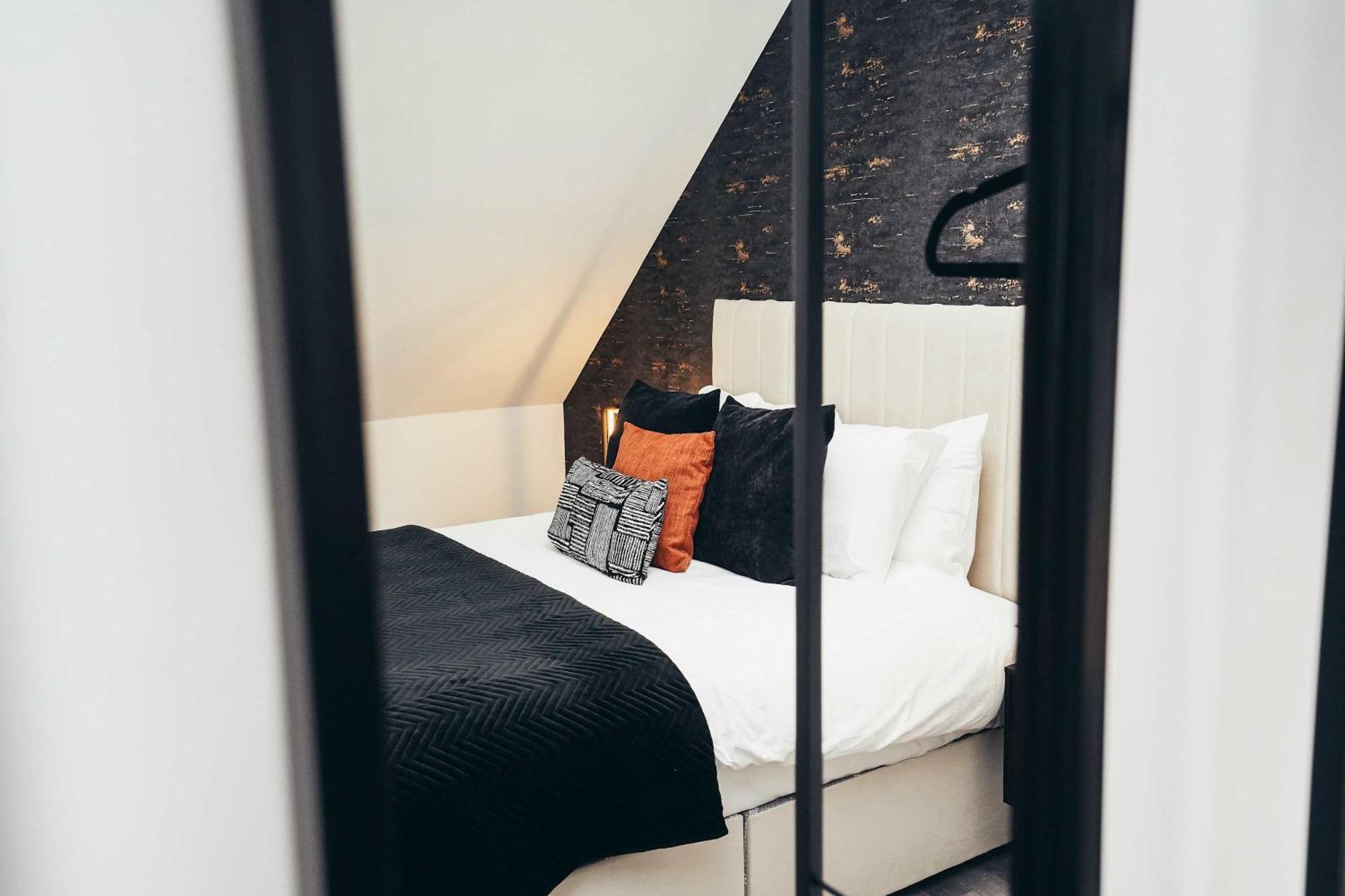 Apartment Hen & Chickens Luxury Apartments, Free Parking, By Derbnb