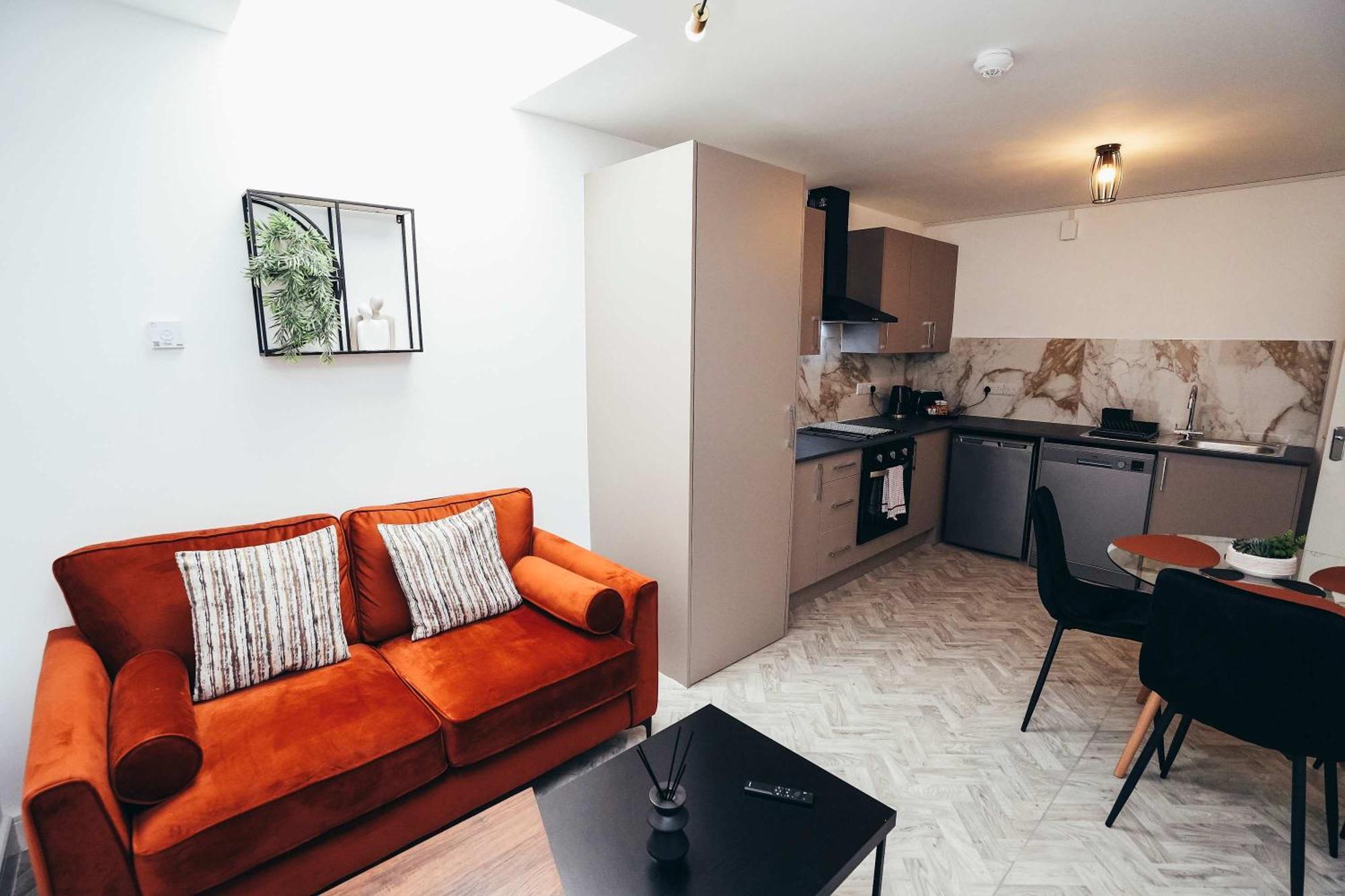 Apartment Hen & Chickens Luxury Apartments, Free Parking, By Derbnb