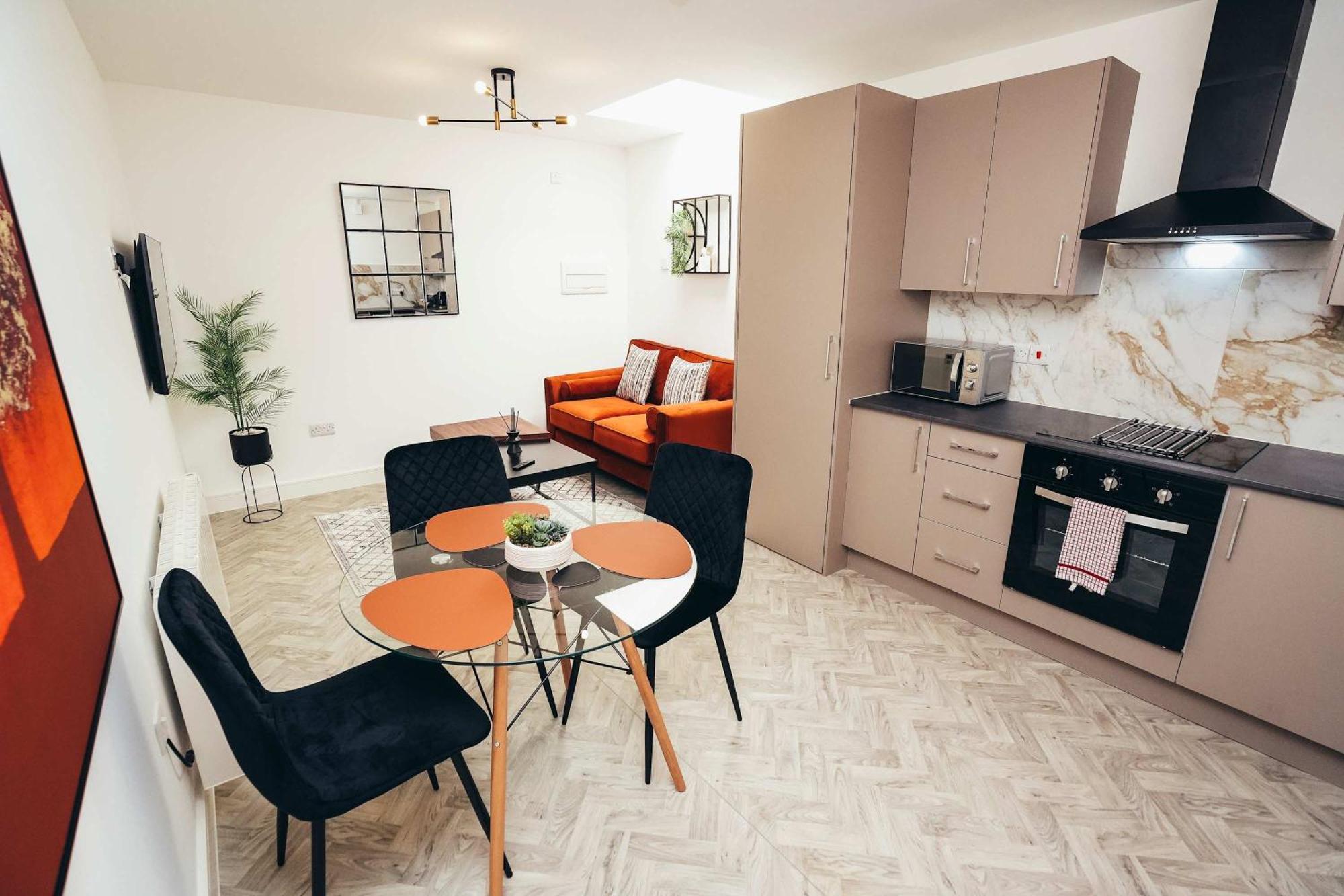 Hen & Chickens Luxury Apartments, Free Parking, By Derbnb *