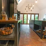 Derwent Farmhouse - Quintessential Country Home