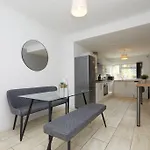 2 Bed Derby House - Parking - Rolls Royce & City Centre